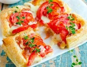 Торт с помидорами и сыром