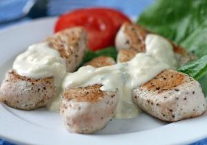 Филе индейки с сырным соусом