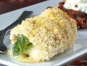 Хрустящие куриные рулетики с брокколи и сыром