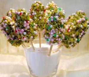 Cake-pops или пирожные-крошки на ножке "Рождественская ёлочка"