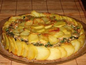 Картофельная шарлотка с сёмгой