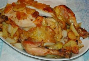 Курица, запеченная с курагой и яблоками