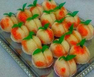 Пирожное с вареной сгущенкой и орешками