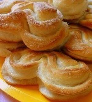 Плюшка сахарная