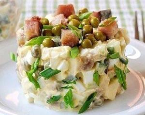 Салат из копченой скумбрии