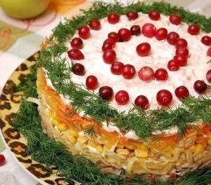 Салат с копченым куриным мясом и корейской морковью