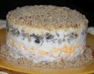 Салат с курицей и грецкими орехами