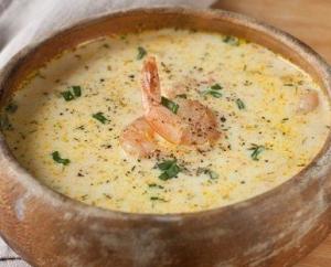Сырный суп с морковью и креветками