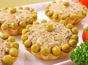 Тарталетки с салатом из куриной печени