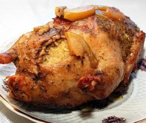 Фаршированная утка с рисом, яблоками и апельсином