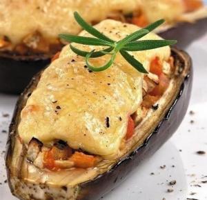 Баклажаны с курицей под сыром