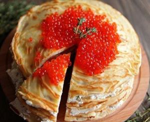 Блинный торт с лососем и сыром
