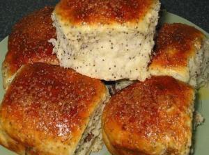 Булочки с маком и изюмом