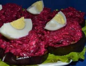 Закуска из свеклы с чесноком в новом варианте