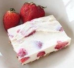 Замороженный чизкейк с клубникой