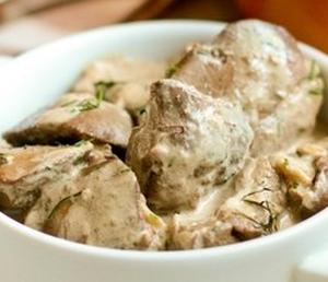 Куриные потрошки в сметане