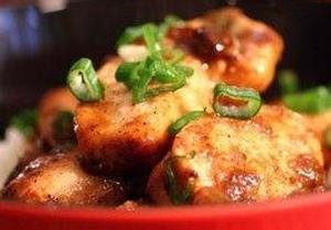 Курица с пряным соусом и рисом в китайском стиле