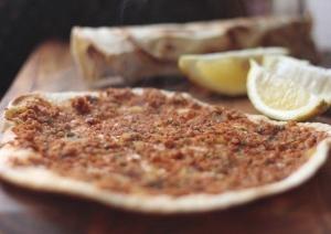 Лахмаджун — лепешка с мясом