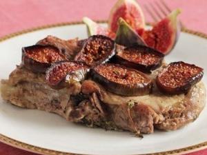 Маринованная свинина, запеченная с инжиром