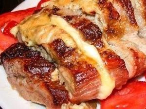 Мясо, запеченное с сыром