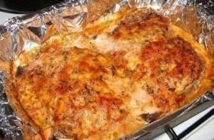 Острая свинина с сыром и грибами в духовке