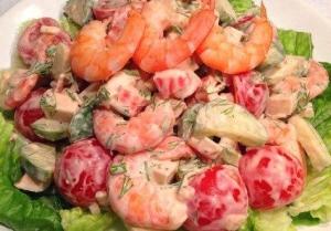 Праздничный салатик с помидорами черри и креветками