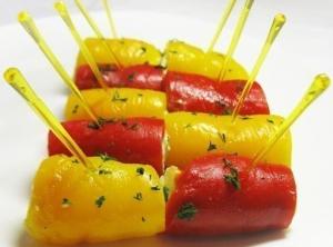 Рулетики из печеного перца с сырным кремом