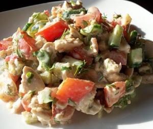Салат из курицы под соусом тартар