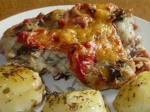 Свинина, запеченная с овощами под соусом бешамель