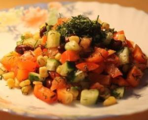 Вкусный овощной салат с красной фасолью