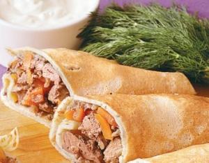 Гречневые блины с куриной печенкой и сметаной