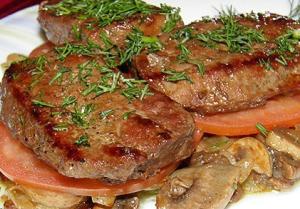 Жареная печень с грибами и луком