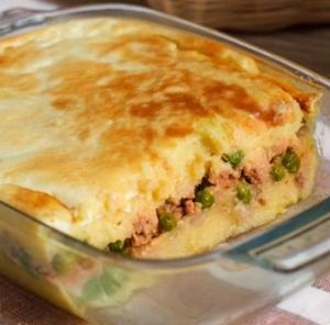Картофельная запеканка с мясом и горошком