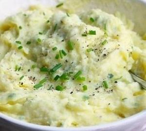 Картофельное пюре с чесноком и зеленым луком