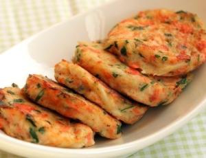 Котлетки-оладьи с крабовым мясом и семгой