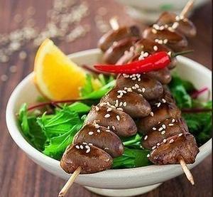 Куриные сердечки на шпажках
