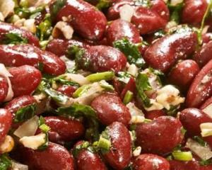 Постный салат из красной фасоли