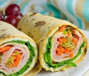 Ролл с курицей, ветчиной и сливочным сыром