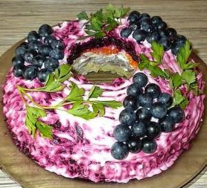 Салат Черная гроздь