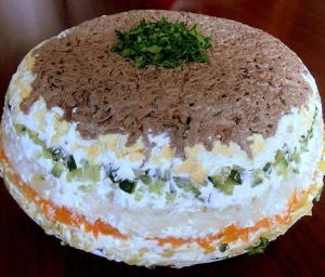 Слоёный салат с печенью