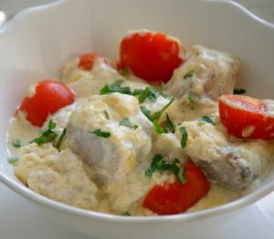Треска, запечённая с сыром и томатами