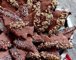 Шоколадные елки с грецкими орехами