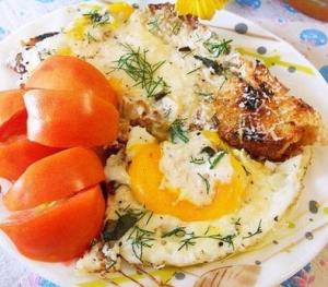 Гренки с яйцом и пармезаном