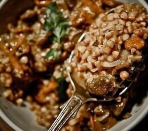 Гречка с мясом и грибами в пакете для запекания
