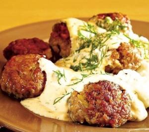 Куриные котлеты со сливочным соусом в микроволновой печи