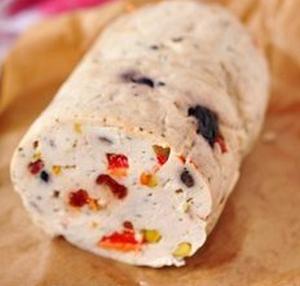 Куриный рулет с оливками, вялеными томатами и фисташками (диетический)