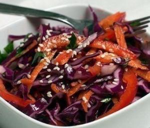 Овощной салат с красной капустой