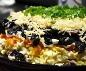 Салат слоеный с курицей
