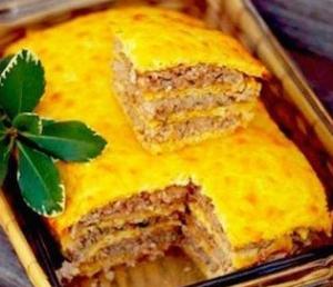 Слоеный сырный пирог с куриным фаршем
