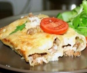 Каннеллони с мясом и соусом "Бешамель"